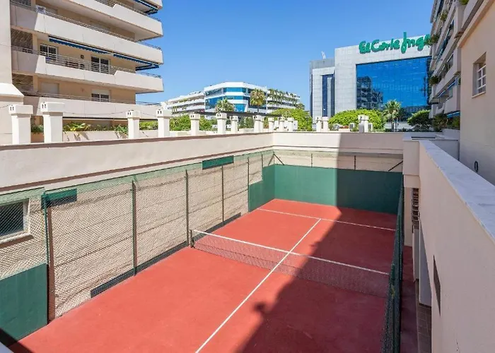 Апартаменти Topmarbella Marina Banus Luxurious Apartment, Sea And Mountain Views