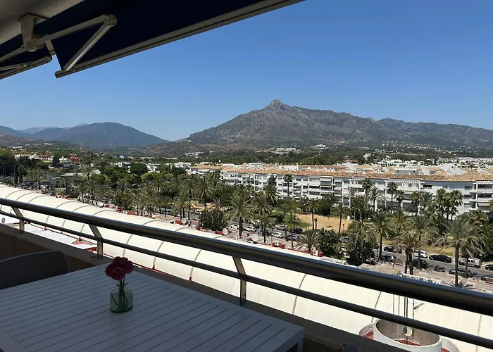 Апартаменти Topmarbella Marina Banus Luxurious Apartment, Sea And Mountain Views